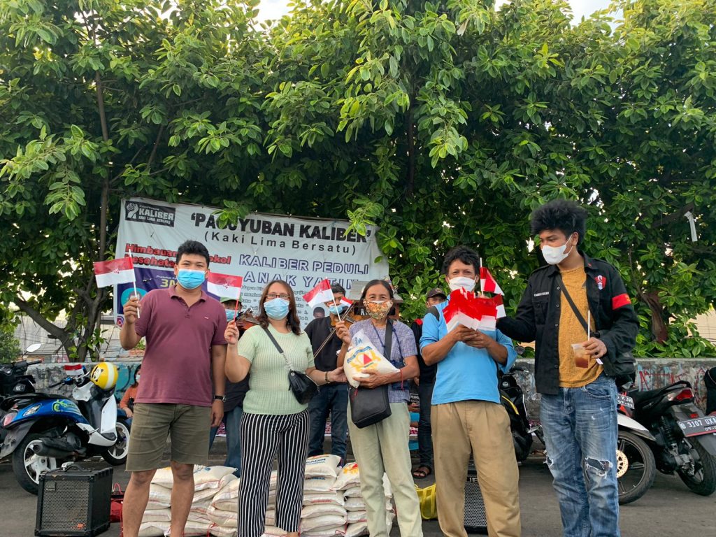 Bemnus Korda DKI Jakarta Serukan Pengibaran Bendera Merah Putih di Seluruh Daerah Koordinator Badan Eksekutif Mahasiswa Nusantara Provinsi DKI (Korda Bemnus DKI) bersama pedagang