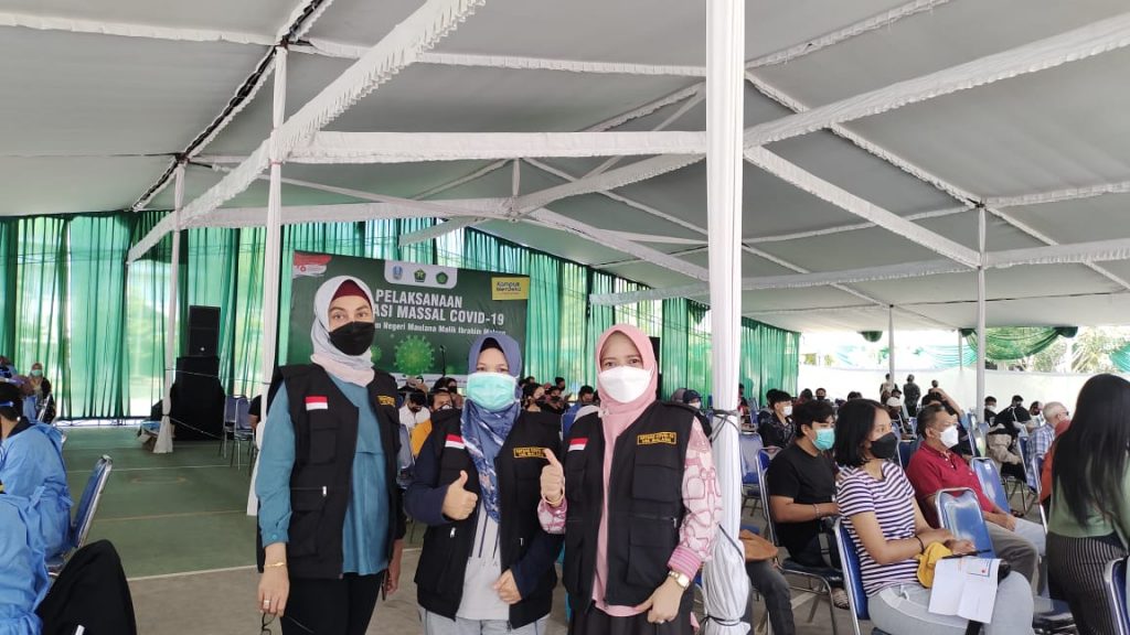 Adakan Vaksinasi Massal, UIN Malang Sediakan Layanan Konseling untuk Peserta Tim relawan konselor saat pelaksanaan vaksinasi di UIN Malang
