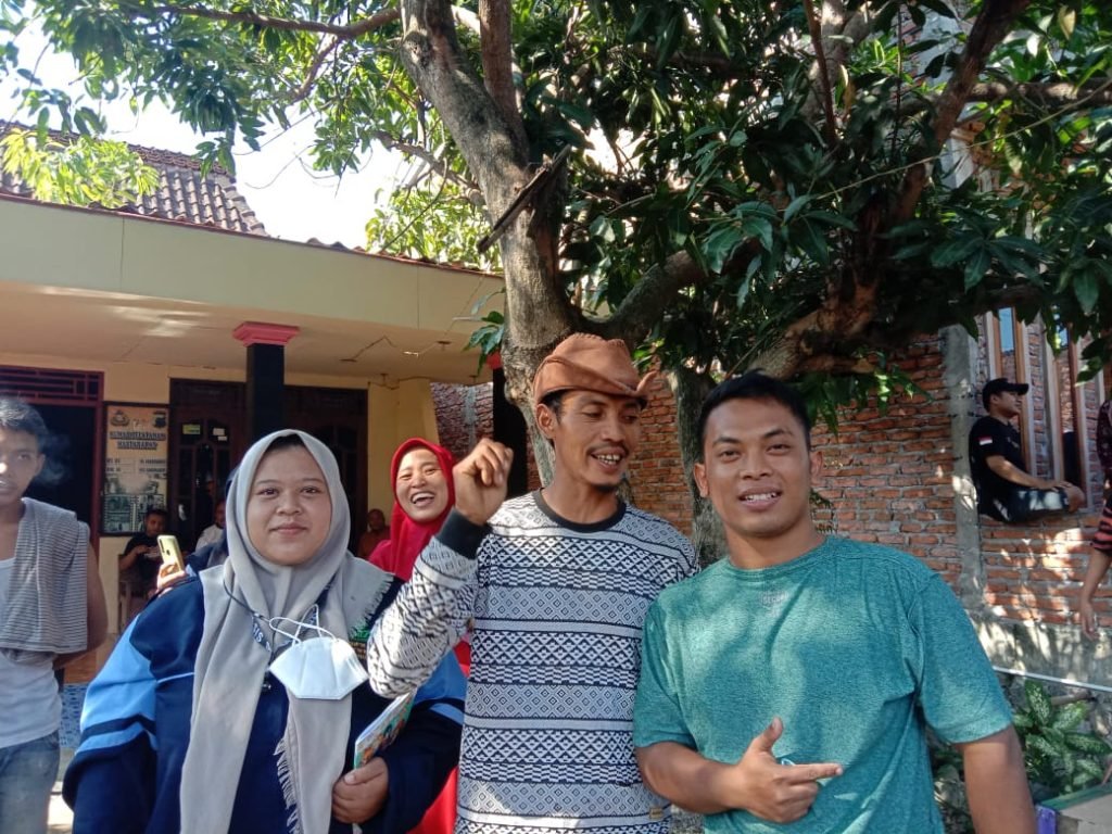 Meriahkan HUT RI, Pemuda Kresekan Gelar Perlombaan Pemuda kresekan dan Mahasiswa KKN UIN Walisongo usai adakan lomba