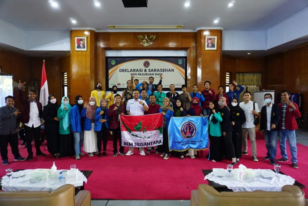 Lasungkan Deklarasi, BEM Pasuruan Raya Siap Jadi Partner Kritis Segala Leading Sektoral Pasuruan BEM Pasuruan Raya melaksanakan Deklarasi dan Sarasehan BEM Pasuruan Raya
