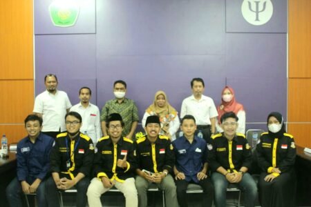 SEMA Fakultas Psikologi UIN Maliki Kenalkan Nahkoda Baru Fakultas pada Mahasiswa SEMA Fakultas Psikologi UIN Maliki bersama jajaran Dekan Fakultas
