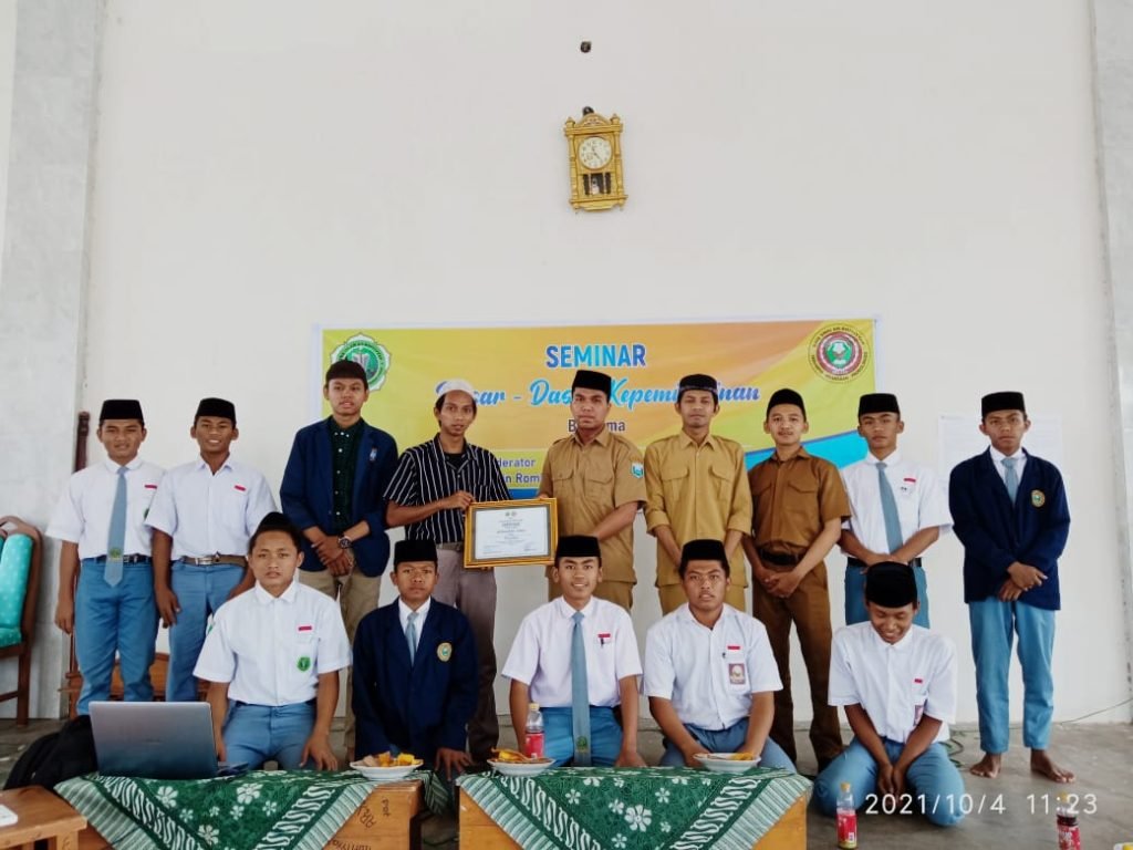 OSIS SMA Islam Arrofi’iyah Mengadakan Seminar Dasar-Dasar Kepemimpinan Foto bersama usai pelaksanaan seminar, (ist)