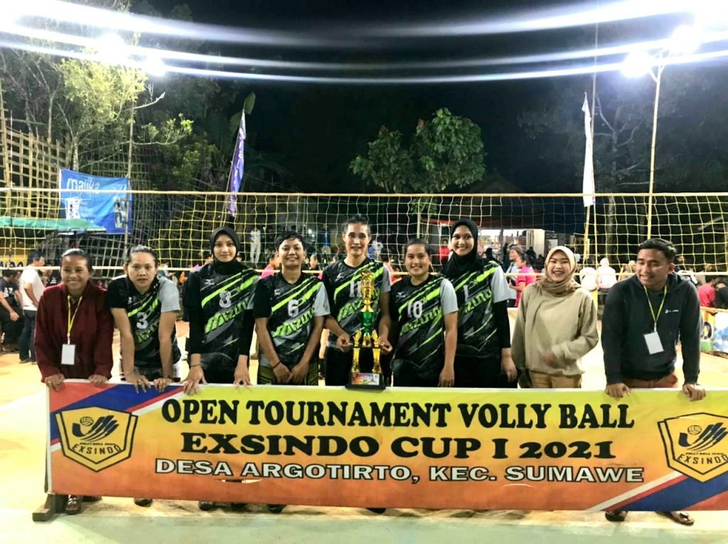 Tumbangkan Patria Blitar, Tim Putri Bravo Pagergunung Sukses Juarai Turnamen Bola Voli Exsindo Cup Tim bola voli Putri Bravo Pagergunung usai juarai turnamen bola voli Exsindo Cup 2021, (ist)