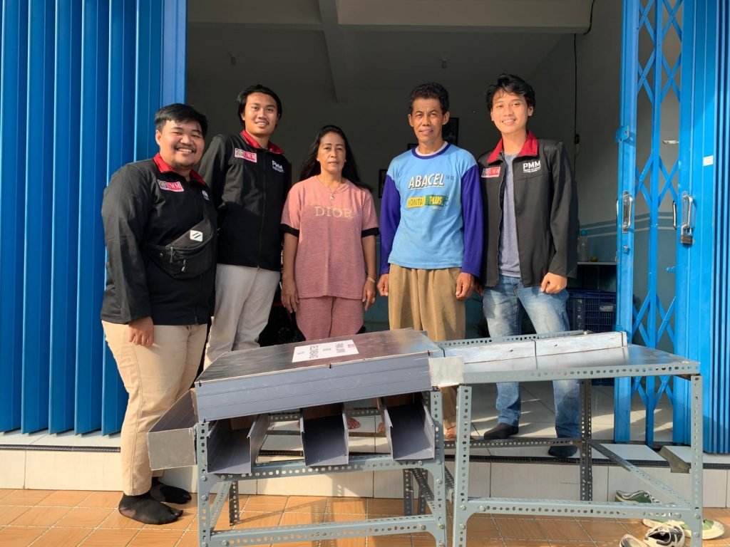 Tingkatkan Efisiensi Produksi, Mahasiswa PMM Bantu Kelompok Tani Desa Petungsewu