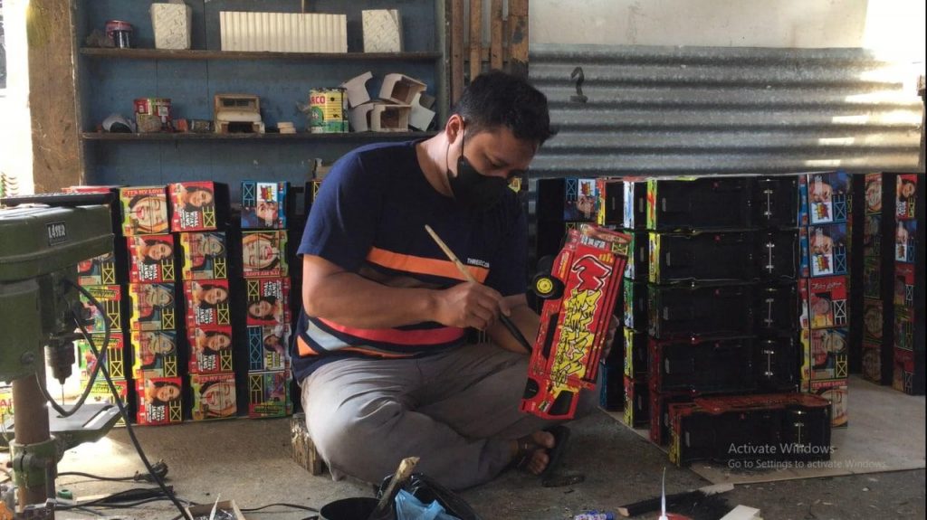 Mainan Kayu Tetap Eksis Di Era Pandemi Covid-19 Pengerajin mainam kayu Kelurahan Jurangombo, (ist)