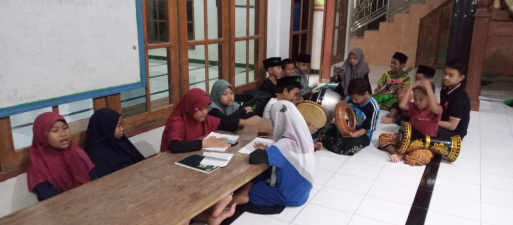 Mahasiswa KKN UIN Walisongo Semarang Gelar Pelatihan Rebana