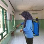 Cegah Covid19, Mahasiswa UIN Walisongo Melakukan Penyemprotan Disinfektan