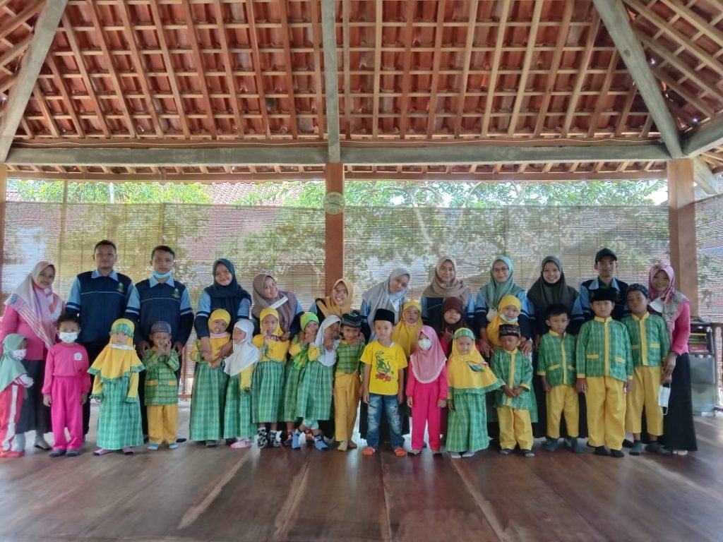 Peduli Pendidikan, Mahasiswa UIN Walisongo Hadirkan Program Pendampingan Belajar