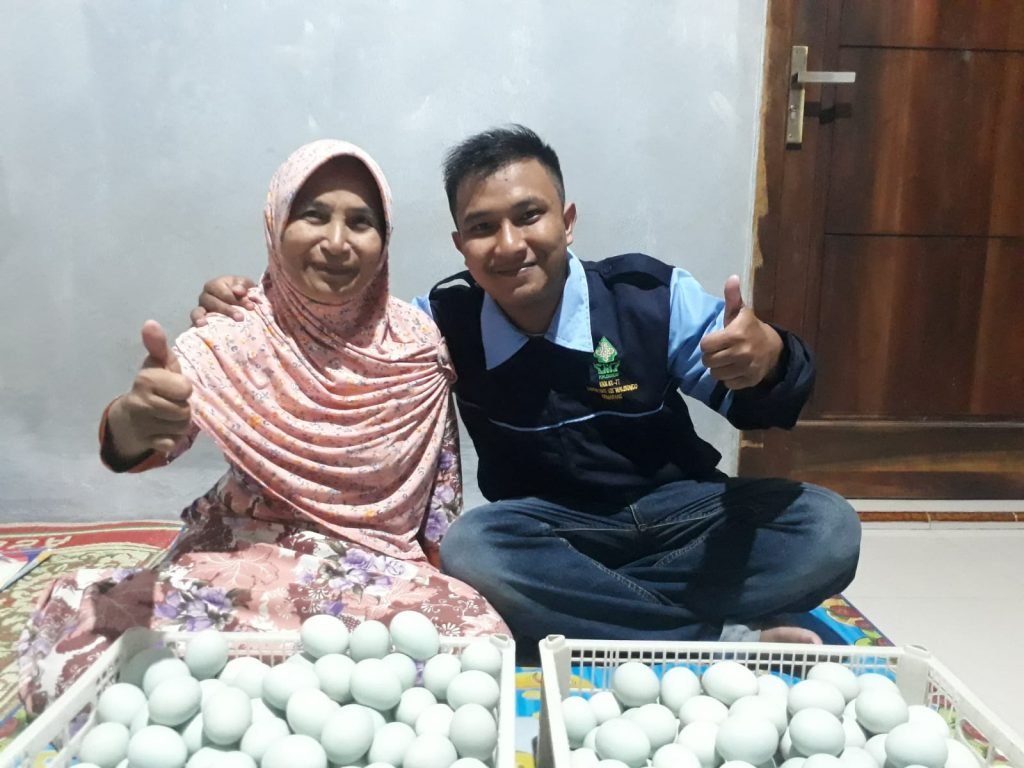 Inspiratif, Tak Hanya Menjadi Mahasiswa, Pemuda ini Sukses Menjadi Produsen UMKM Telur Asin