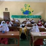 Siswa SDN Sukorejo 03 Antusias Mengikuti Pelatihan Pembuatan Handsanitizer