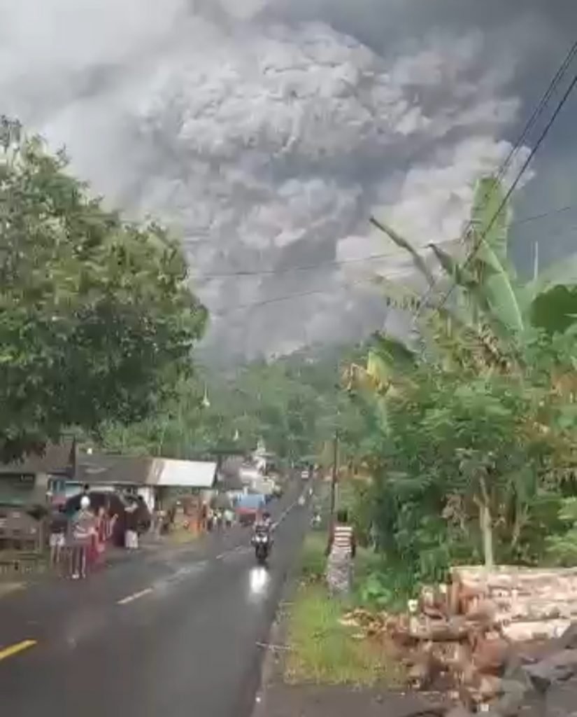 Puluhan Sekolah dari PAUD hingga SMK Terdampak Erupsi Semeru