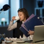Perempuan Lebih Berisiko Jadi Workaholic, Kok Bisa?