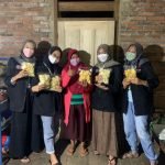 Mahasiswa UMM Bantu Pemasaran Produk UMKM Desa Watulimo