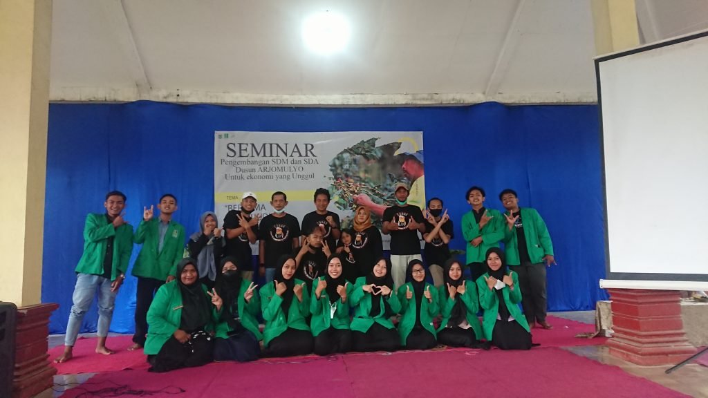 Mahasiswa Kkn-t Unira Gelar Seminar Pengembangan SDM dan SDA untuk Perekonomian Unggul Mahasiswa Kkn-t Unira gelar seminar SDM dan SDA