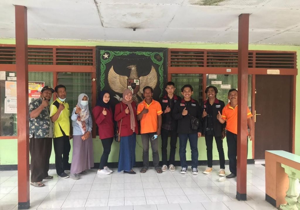 Mahasiswa PMM UMM Berikan Bantuan dan Edukasi Pelaku Usaha Pentingnya Menjaga Sejarah