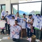 Mahasiswa PMM UMM Latih Kreativitas Anak Panti Asuhan Buat Tiedye Kaos