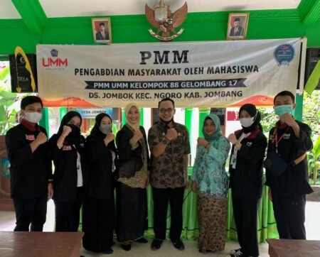 Mahasiswa UMM Buat Program Pemberdayaan Usaha Mikro di Masa Pandemi Mahasiswa UMM Buat Program Pemberdayaan Usaha Mikro