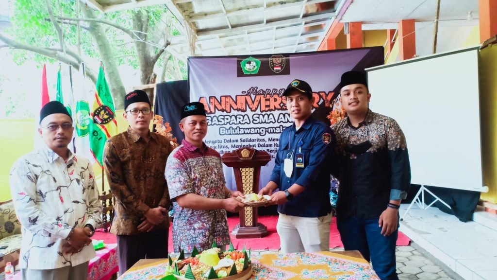 Rayakan Hari Jadi Ke 6, Baspara SMA An Nur Optimis Menjadi Ekstrakurikuler Unggul Ekstarkurikuler Basis Santri Paskibra SMA An Nur lakukan pemotongan tumpeng sekaligus pelantikan pengurus organisasi Purna Baspara