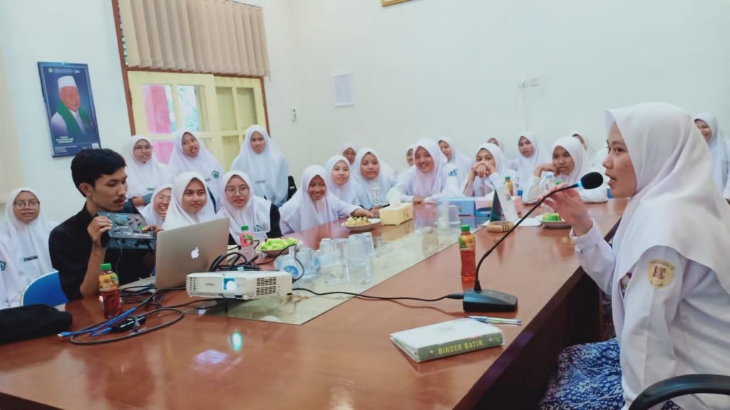 Tren Siniar Menjadi Media Publikasi Yang Efektif Dorong Osis SMA An Nur Gelar Pelatihan Podcast Pelatihan podcast yang digelar oleh SMA An Nur