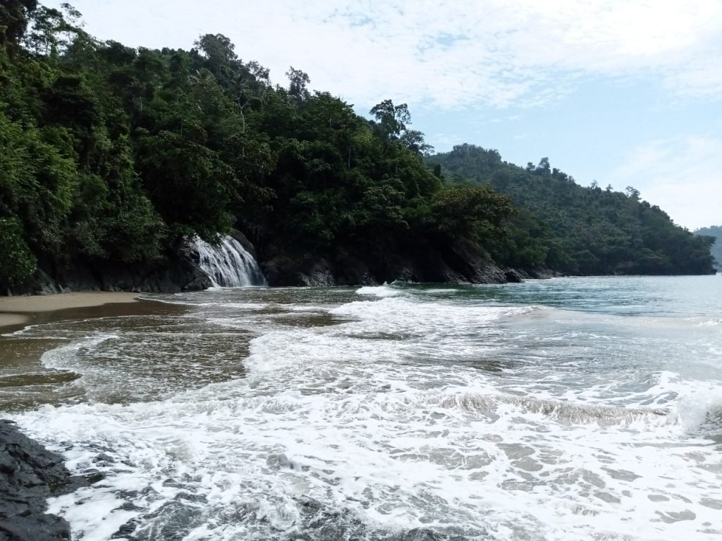 Banyu Anjlok Menjadi Bukti Adanya Jejak Aktivitas Vulkanik Purba di Malang Selatan Banyu Anjlok Malang Selatan