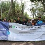 Mahasiswa KKM UIN Malang Tanam Ratusan Pohon di Dusun Kedawung Ngajum