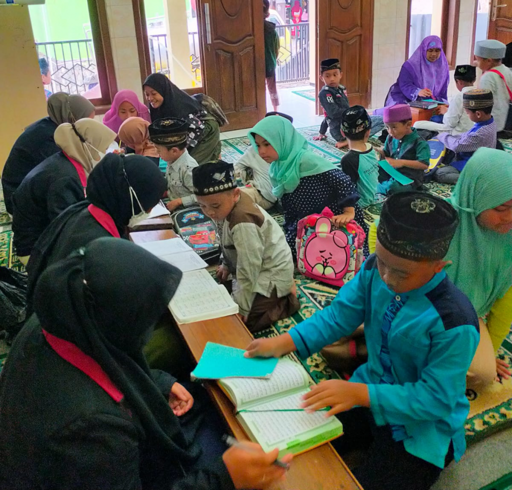 Mahasiswa PMM UMM Berikan Bimbingan Inovatif untuk Santri TPQ Nurul Qolbi Mahasiswa pmm umm berikan bimbingan inovatif bagi anak TPQ