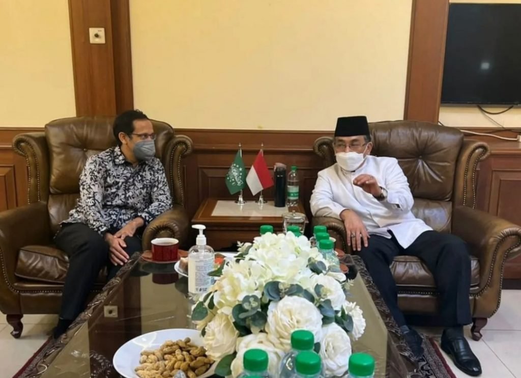 PBNU Dukung Kemendikbud Perangi Tiga Dosa Besar di Dunia Pendidikan Ketua Umum PBNU KH Yahya Cholil Staquf saat menerima kunjungan dari Kemendikbud