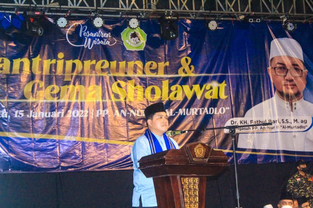 Menteri BUMN Erick Thohir Komitmen Cetak Santripreuner Menteri BUMN Erick Thohir dalam acara Santripreuner dan Gema Sholawat di PP An Nur II Al Murtadlo / Ramlin