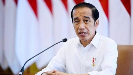 Jokowi Tetapkan Vaksin Booster Gratis untuk Seluruh Rakyat Jokowi tetapkan vaksin booster gratis