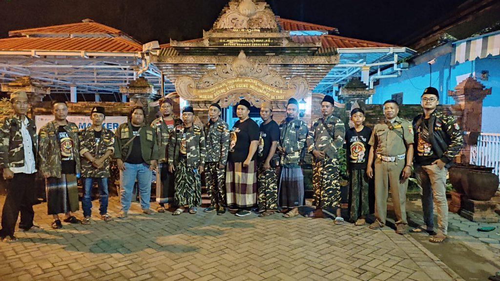 PAC Ansor Kalipare Lakukan Napak Tilas ke Pendiri Banser MZ Kayubi PAC Ansor Kalipare saat malakukan napak tilas ke pendiri Banser MZ Kayubi