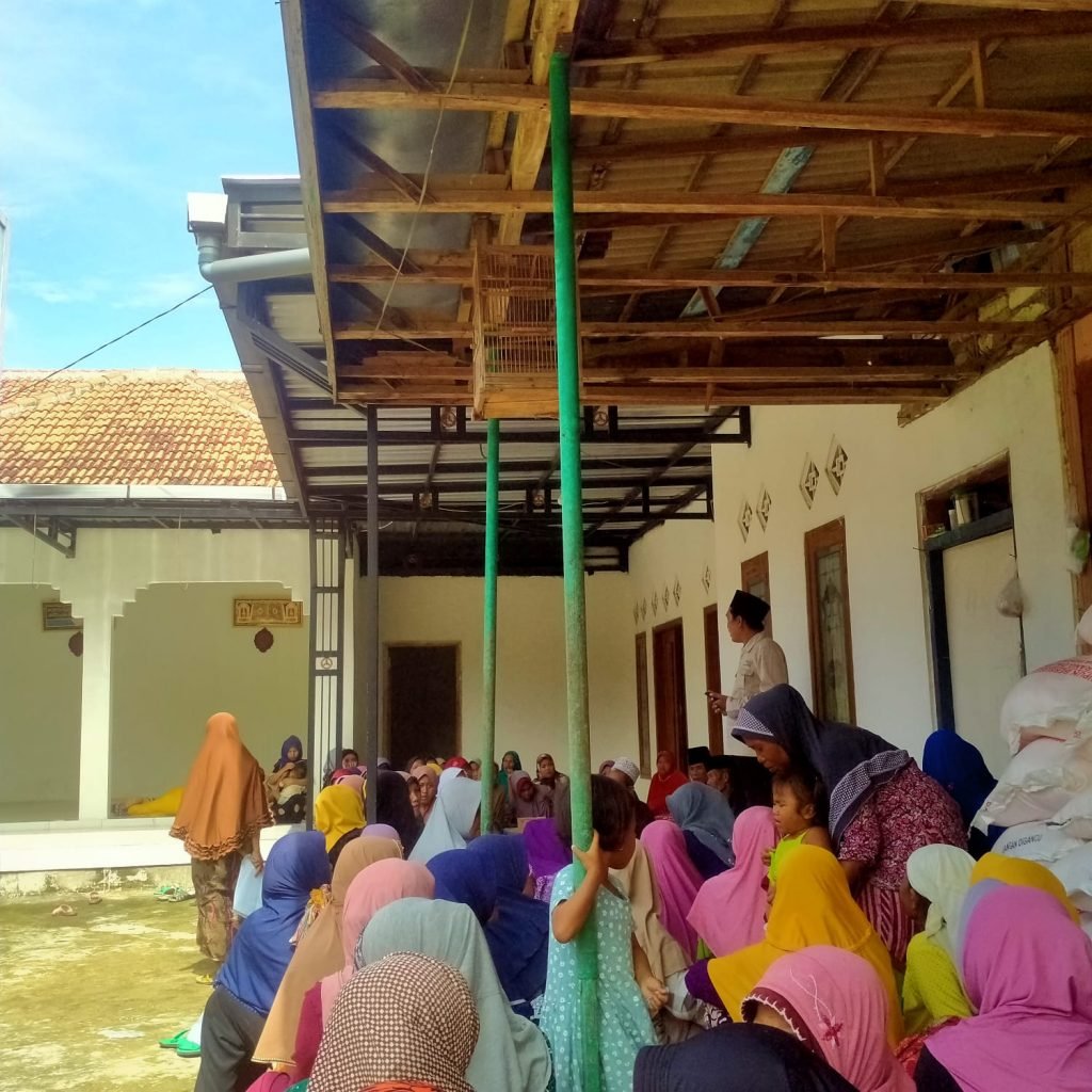 Indikasi Penyelewengan Dana Bansos PKH di Desa Mlaka Kabupaten Sampang Sosialisasi bansos PKH oleh pendamping PKH Desa Mlaka Kabupaten Sampang