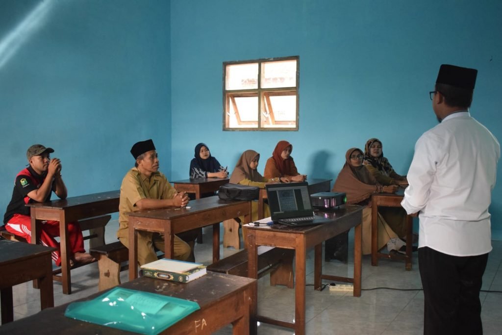 KKN 8 Unira Malang ajarkan Metode Ngaji Praktis untuk Kalangan Remaja KKN 8 Unira Malang ajarkan Metode Ngaji Praktis untuk Kalangan Remaja