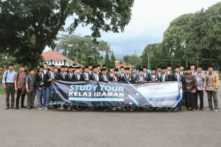 Kelas Idaman SMA An Nur laksanakan Studi Lapang Ke RRI, Times Indonesia dan Kebun Teh Wonosari Kelas Idaman SMA An Nur laksanakan Studi Lapang Ke RRI, Times Indonesia dan Kebun Teh Wonosari