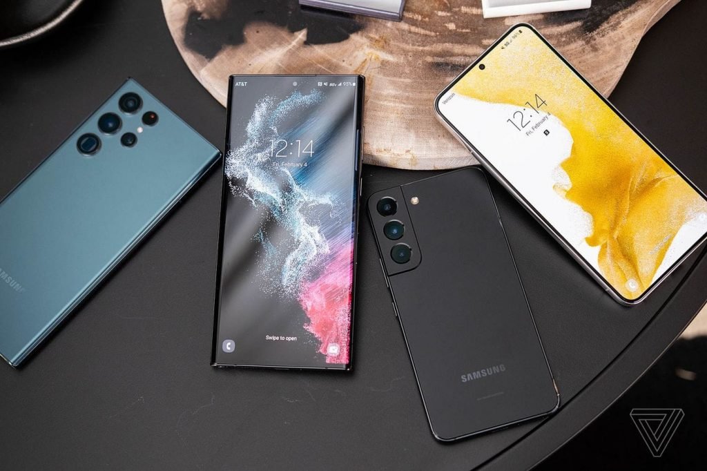 Samsung Galaxy S22 Resmi Dirilis, Ini Harga dan Spesifikasinya Ilustrasi spesifikasi dan harga Samsung S22 / Chris Welch, The Verge