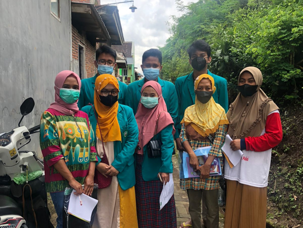 Mahasiswa KSM UNISMA Dorong Kesadaran Masyarakat akan Sampah Mahasiswa KSM UNISMA lakukan Sosialisasi tingkatkan kesadaran masyarakat akan sampah