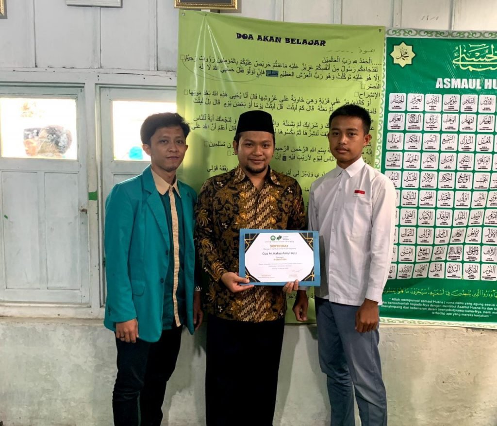 Bertajuk Penguatan Pendidikan Berkarakter, Kandidat Sarjana Mengabdi (KSM) UNISMA Sosialisai Kenakalan Remaja Foto saat setelah Sosialisai Penguatan Pendidikan Berkarakter untuk mencegah Kenakalan Remaja oleh kelompok 2 Kandidat Sarjana Mengabdi (KSM) Unisma bertempat di Madrasah Aliyah Mafatihul Huda, Desa Madiredo Kecamatan Pujon Kabupaten Malang.