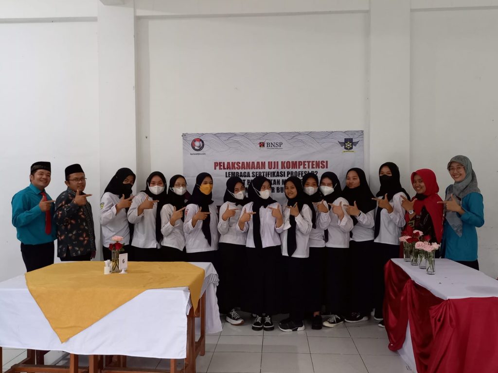 Terus Berinovasi, SMK Unggulan An Nur Bululawang Gelar PTS Tata Boga Berbasis Projek Based Learning SMK Unggulan An Nur Bululawang gelar penilaian tengah semester (PTS) program tata boga berbasis projek based learning