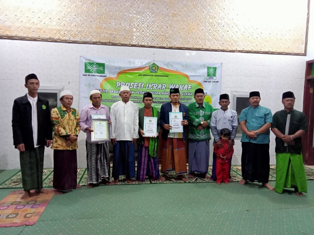 Penandatanganan Ikrar Wakaf Tandai Rampungnya Perwakafan Masjid Desa Ringin Sari Prosesi ikrar wakaf beberapa masjid di Desa Ringin Sari Kecamatan Sumbermanjing Wetan