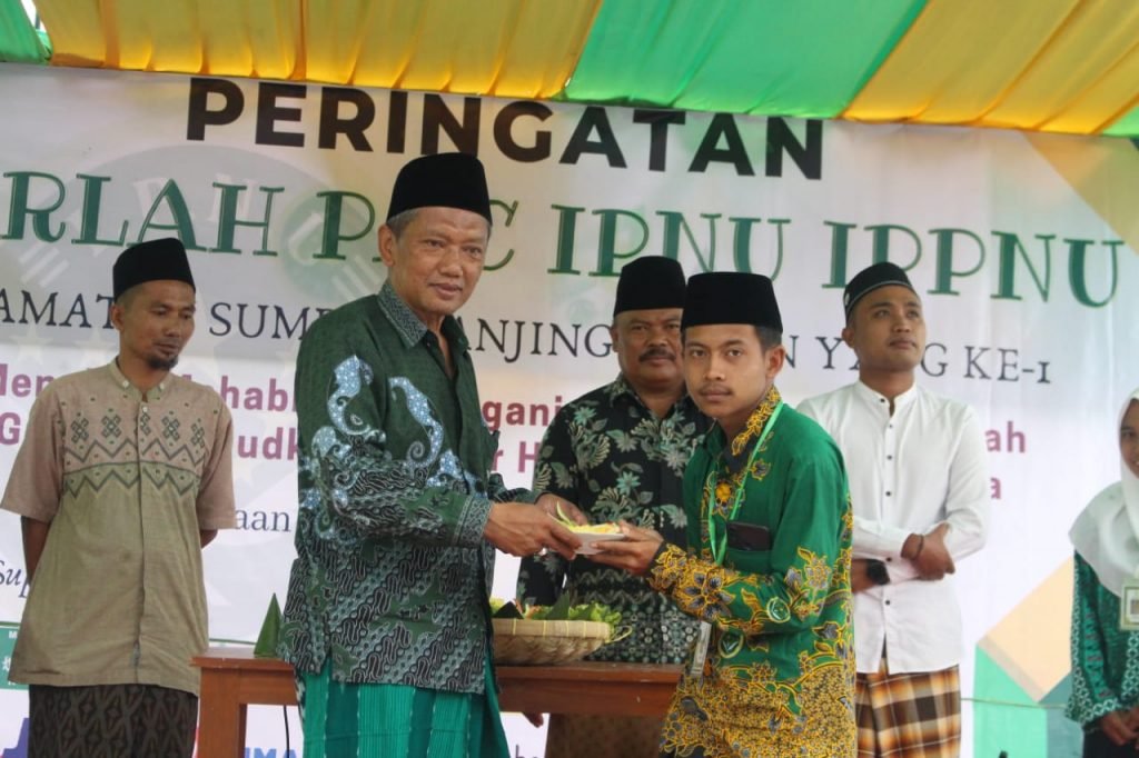 PAC IPNU IPPNU Sumawe Gelar Tasyakuran Harlah yang Pertama Ketua MWC NU Sumawe bersama perwakilan IPNU dalam harlah pertama IPNU IPPNU Sumawe