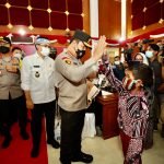 Kabareskrim Polri dan Kapolda Jatim Tinjau Pelaksanaan Vaksinasi Covid-19 di Pamekasan