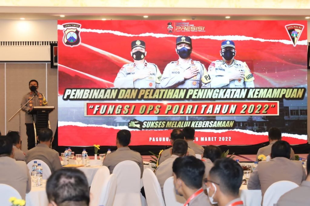 Polda Jatim Gelar Pelatihan Tingkatkan Kemampuan Operator Fungsi Operasional Kapolda Jatim Irjen Pol Nico Afinta memberikan pengarahan sekaligus membuka kegiatan pembinaan dan pelatihan peningkatan kemampuan Operator Fungsi Operasional Jajaran Polda Jatim Tahun 2022