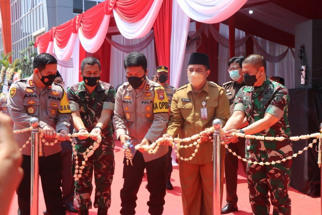 Ini Dia Pesan Kapolda Jatim Usai Resmikan Masjid AL-Aziz hingga Rutan Polres Gresik Kapolda Jatim Irjen Pol Nico Afinta saat meresmikan Masjid AL-Aziz, Rumah Tahanan Polres Gresik dan Gedung Aula Wicaksana Laghawa