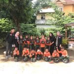 Wujudkan Peduli Lingkungan, PMM UMM 72 Ajak Siswa SDN Gunungsari 01 Tanam Stroberi