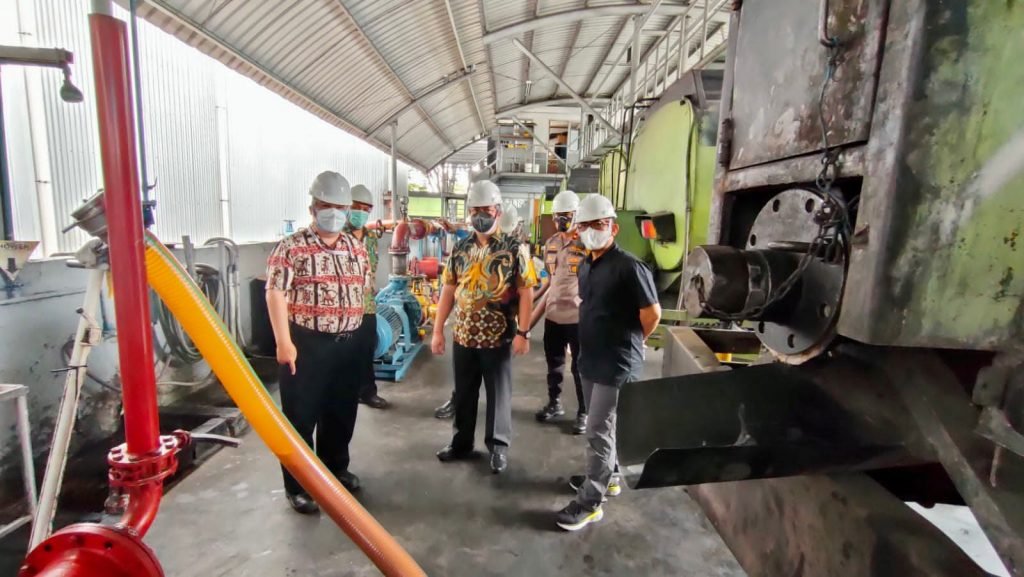 Terus Lakukan Koordinasi, Polda Jatim Pastikan Ketersediaan Minyak Goreng di Pasar Ditreskrimsus Polda Jatim bekerja sama dengan sejumlah stakeholders guna memastikan stok minyak goreng di pasar