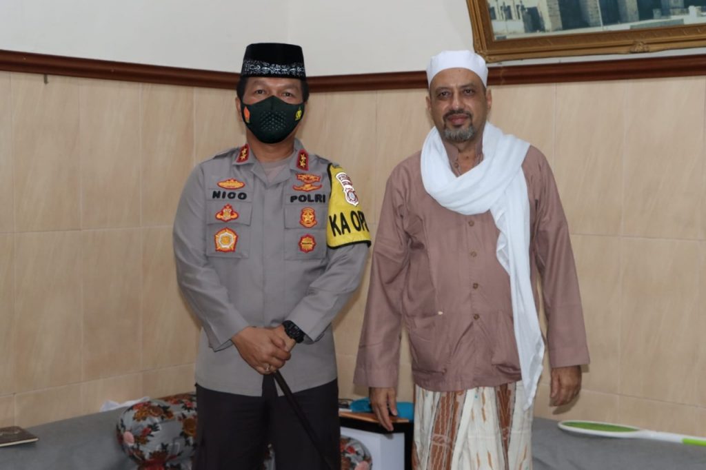Jelang Idul Fitri, Kapolda Jatim Silaturahmi ke Ponpes Suniyyah Salafiyah Pasuruan Kapolda Jatim, Irjen Pol Nico Afinta bersama Habib Taufiq Assegaf, Ketua Umum Rabitah Alawiyah, sekaligus Pimpinan Pondok Pesantren (Ponpes) Suniyyah Salafiyah Kota Pasuruan