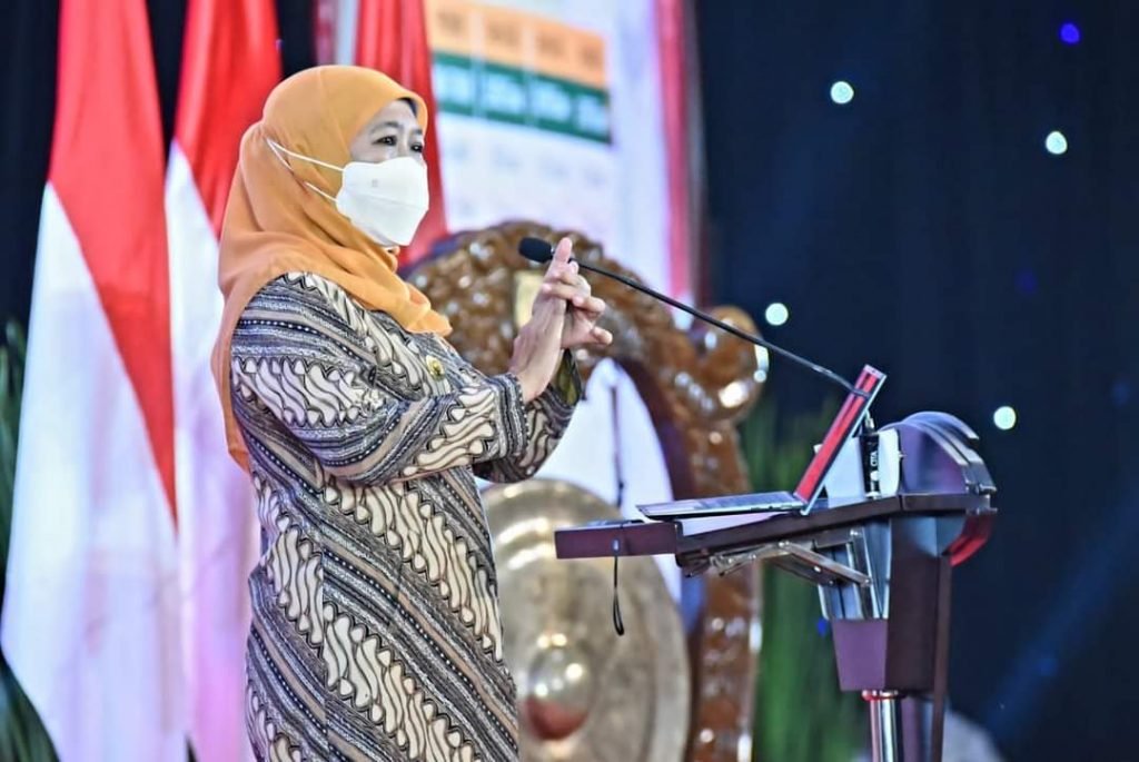 Ekonomi Jatim Tumbuh 5,20 Persen, Ini Dia Harapan Gubernur Jatim Khofifah Gubernur Jawa Timur Khofifah Indar Parawansa saat menjelaskan pertumbuhan ekonomi Jawa Timur / Pemprov Jatim