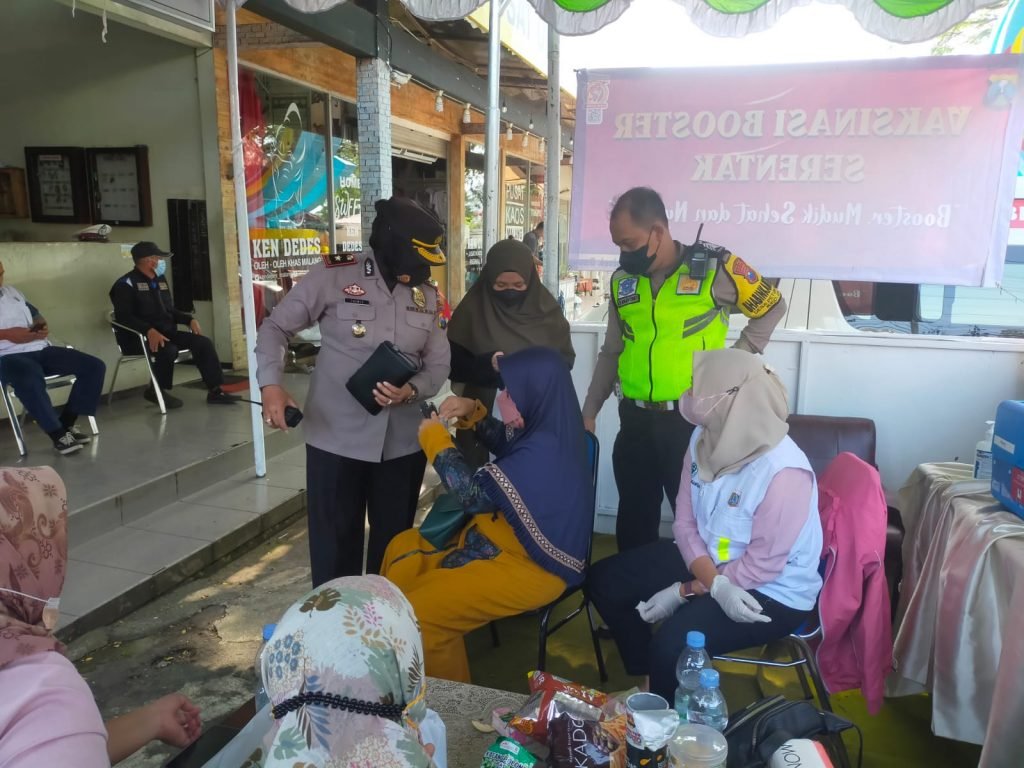 Polres Malang Fasilitasi Taman Rekreasi Sengkaling Gerai Vaksinasi Gerai Vaksinasi Polres Malang yang berada di Taman Wisata Sengkaling