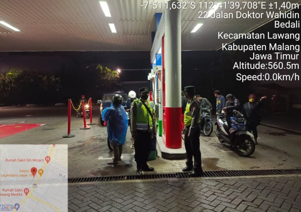 Polsek Lawang Lakukan Patroli Antisipasi Kriminalitas Unit Patroli Polsek Lawang dipimpin Aiptu Ahmad Syarifuddin melaksanakan kegiatan rutin Patroli Malam