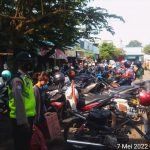 Jelang Hari Raya Ketupat, Polsek Pakisaji Lakukan Pengamanan di Sekitar Pasar