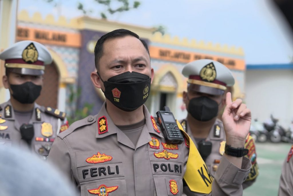 13 Pos Wisata yang Didirikan Polres Malang Berikan Dampak Positif Kapolres Malang AKBP Ferli Hidayat terus pantau langsung pelaksanaan pengamanan sejumlah lokasi Obyek Wisata di Wilayah Hukum Polres Malang
